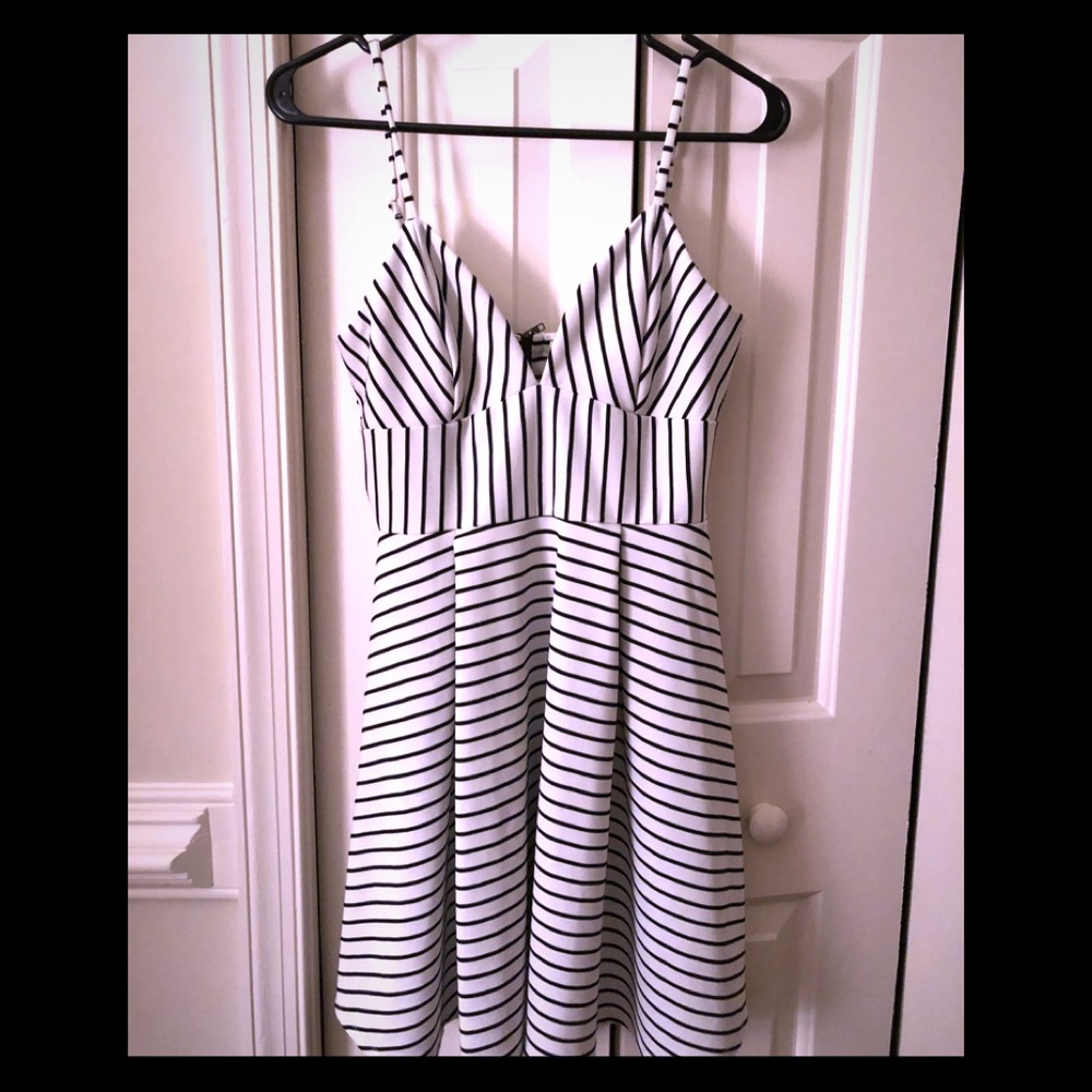 Monteau size M black & white striped dress